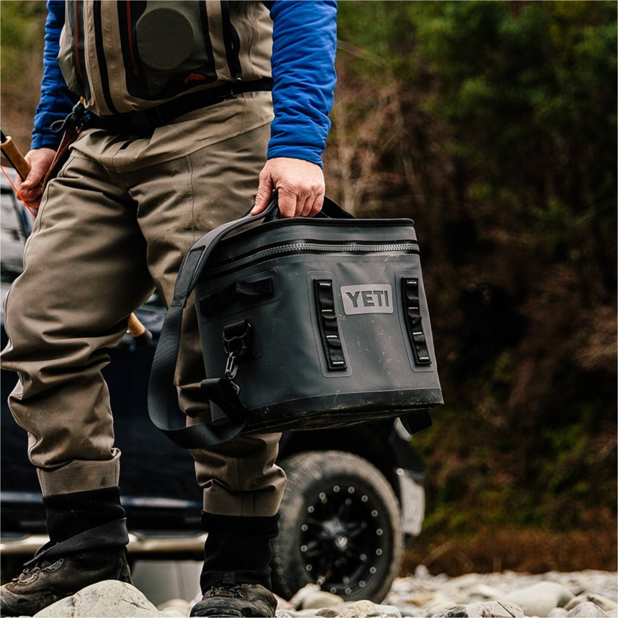 2026 YETI Hopper Flip 12 Soft Cooler 70000002200 - Charcoal